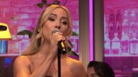 Kimberly Fransens opent uitzending van De Oranjezondag met haar nieuwe single ‘Zo'n Dag’