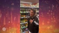 Karen Damen (K3) repeteert in de supermarkt