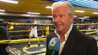 Dave en Dries Roelvink staan samen in de ring