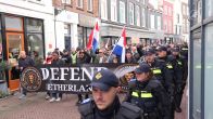 Honderden bij betoging om azc in Schiedam, ook tegendemonstratie