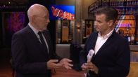 Frans Timmermans en Wilfred Genee sluiten weddenschap In de Wandelgangen: 'Voor een goede fles wijn'