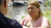 Viviane's biologische moeder was een prostituee