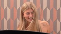 Iris bespreekt haar twijfels over Brent met vriendin