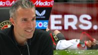 Van Persie over magische herstel Hadj Moussa: 'Hij schudt met z’n been en dan kan hij gewoon weer door!'