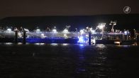 In Amsterdam wordt met man en macht gezocht naar 2 opvarenden van een bootje