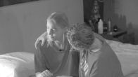Demi is emotioneel: 'Ik wil naar huis'
