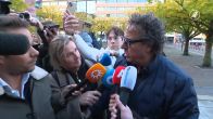 Marco Borsato komt aan bij rechtbank: 'Ben me kapotgeschrokken van de eis'