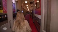 Roxeanne Hazes geeft rondleiding in Amsterdams Concertgebouw