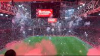 Vanwege meermaals groot vuurwerk is de wedstrijd Ajax - Groningen stilgelegd