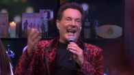 Gerard Joling sluit uitzending Vandaag Inside af met 'Liefde In De Nacht' en 'Christmas On The Dance Floor'