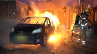 Felle brand in Schijndel: auto’s en schuur in vlammen