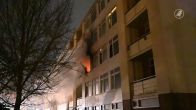 Brandweer haalt bewoners van balkon na brand in Almelo