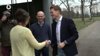 Landbouwminister Van Essen op werkbezoek bij boerderij Markelo
