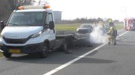 Trailer vliegt in brand op A1, chauffeur redt meerdere auto's