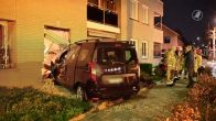 Auto belandt in woning in Hapert na flinke klap