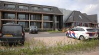 Politie doet onderzoek in hotel na vondst dode persoon