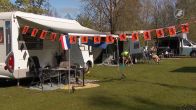 Camping bij Dokkum stroomt vol voor Koningsdag
