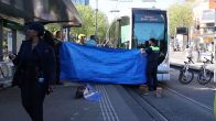 Vrouw (80) uit Rotterdam raakt bekneld onder tram