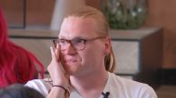 Melvin in tranen bij het vertrek van Fianca