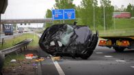 Grote ravage na bizar ongeluk bij knooppunt Herveld
