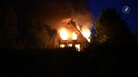 Woning en schuur in Hulten zwaar getroffen door felle brand