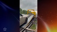 Monique Westenberg langs de weg met autopech
