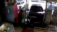 Automobilist rijdt winkel in Oss binnen: 'Engel op mijn schouder gehad'