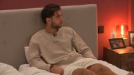Ricky weet niet of hij Joshlyn kan vertrouwen