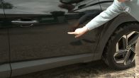 Vrouw bekrast auto's in Eemnes, filmt alles en deelt beelden online