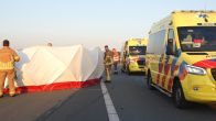 Auto over de kop geslagen op A67 Helenaveen