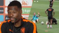 Dumfries over ophef rond overtreding Weghorst op Oranje-training: 'Hele normale trainingssituatie'