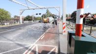 Bruggen gekoeld met water vanwege de hittegolf