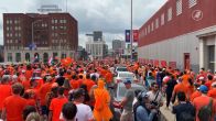 Massale fanwalk Oranje trekt duizenden Amerikanen in Kansas City