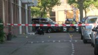 Auto rijdt in op mensen en botst tegen pand Middelburg: politie vermoedt opzet