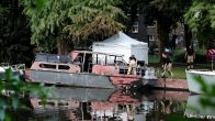 Dode gevonden na uitslaande brand op boot in Amsterdam