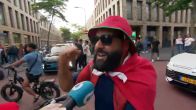 Veel fans Marokko na WK-zege op straat in Haagse Schilderswijk