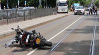 Voetganger zwaargewond na botsing met politiemotor in Amsterdam