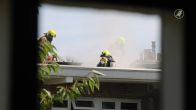 Grote brand na werkzaamheden op dak: twaalf woningen ontruimd