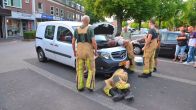 Brandweer stript busje om vastzittende kat te redden in Veldhoven