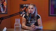 Bandleden niet blij met borstverkleining Roxeanne Hazes