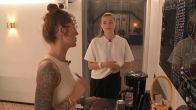 Het activiteitenbord zorgt voor discussie tussen Julia en Anouk