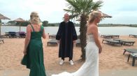 Geen bruidspaar, maar bruidstrio: drie geliefden geven elkaar het jawoord