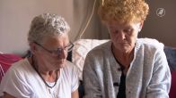 Harmke (74) brutaal opgelicht door bankfraudeurs, politie zoekt daders