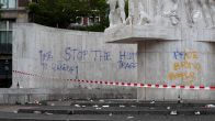 Nationaal Monument op Dam in Amsterdam beklad