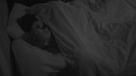 Anouk en Diederik belanden zoenend in bed