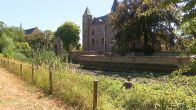 Wandelen door drooggevallen slotgracht? 'Nergens goed voor'