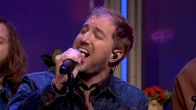MainCourse speelt prachtige versie van 'Massachusetts' in de commercialbreak van De Oranjezomer