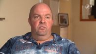 Jack (78) overlijdt na infuusfout in ziekenhuis, zoon Benjamin zoekt antwoorden