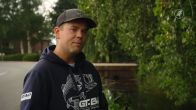 Matthijs (29) redt vrouw uit auto in sloot in Breezand