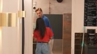 Milan wordt op heterdaad betrapt door Anna Mae